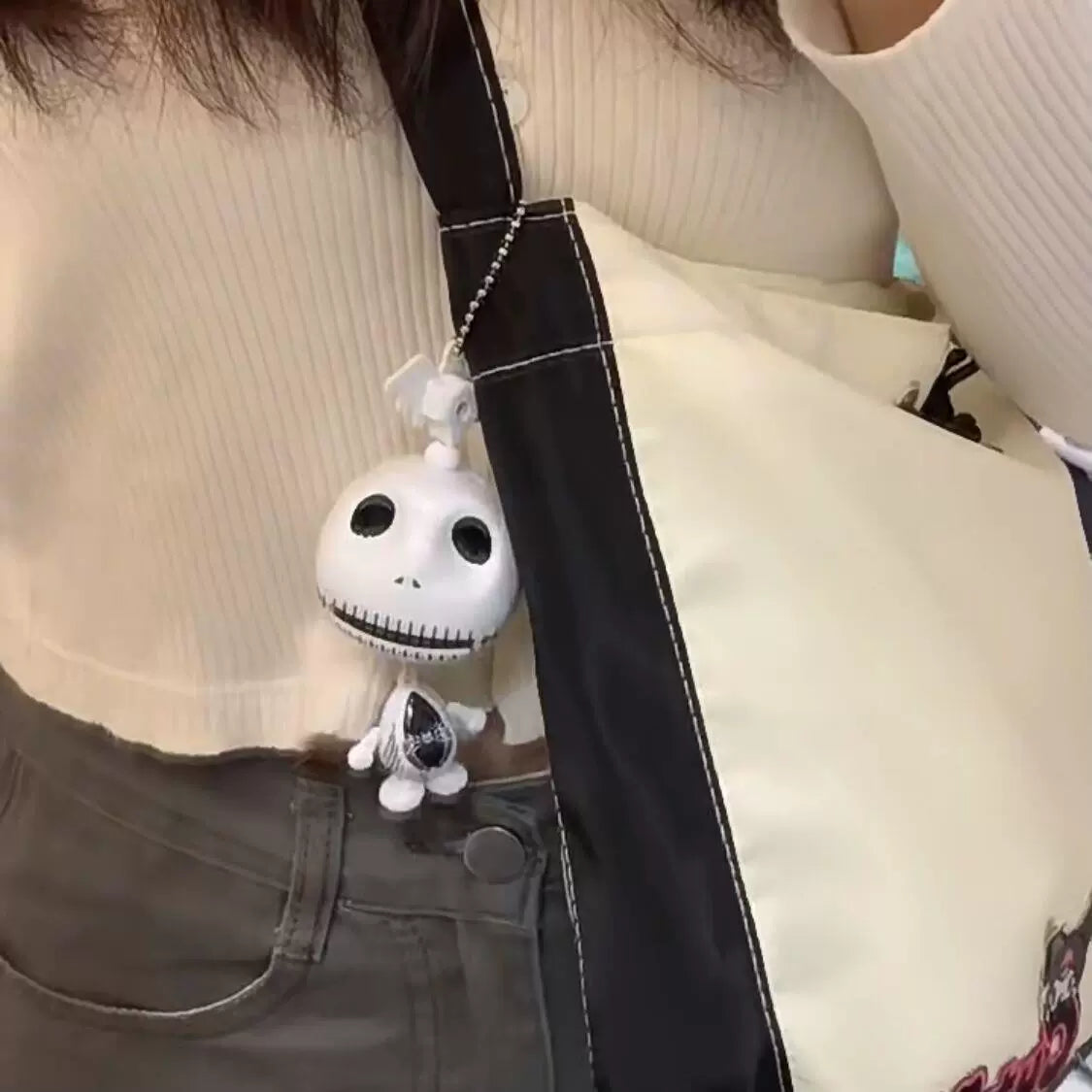 Halloween must-have fun pull wire funny pendant backpack skull keychain bag buckle student Halloween toy small gift