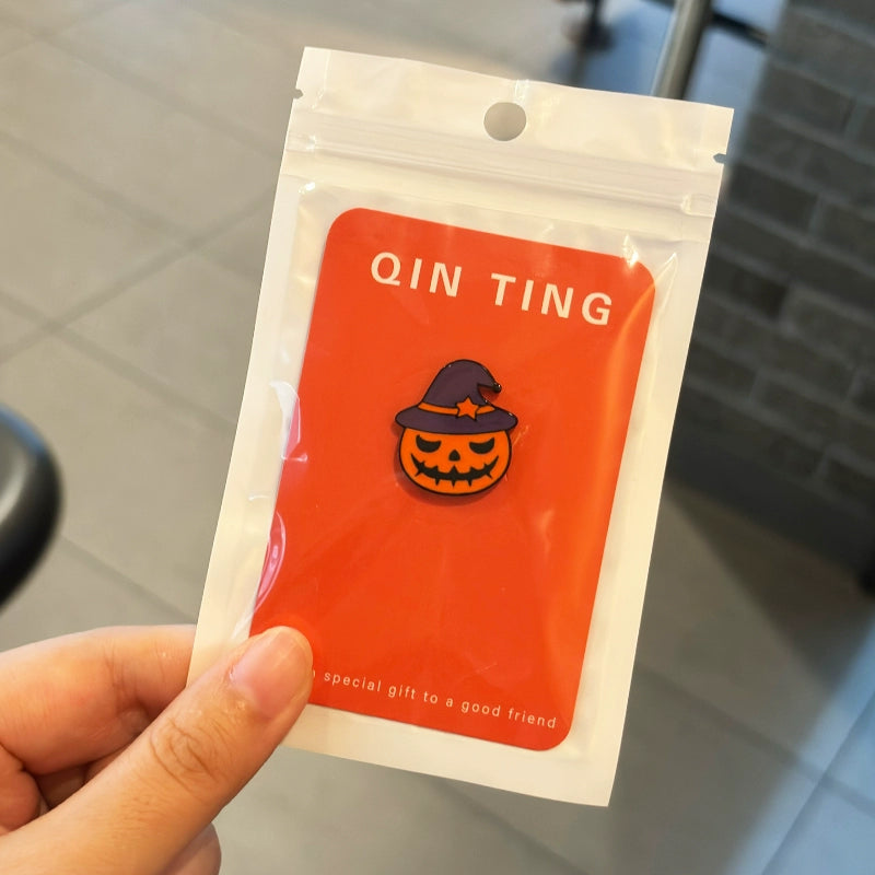 Halloween must-have little ghost brooch cute Japanese metal badge male and female personality pin student bag decoration gift