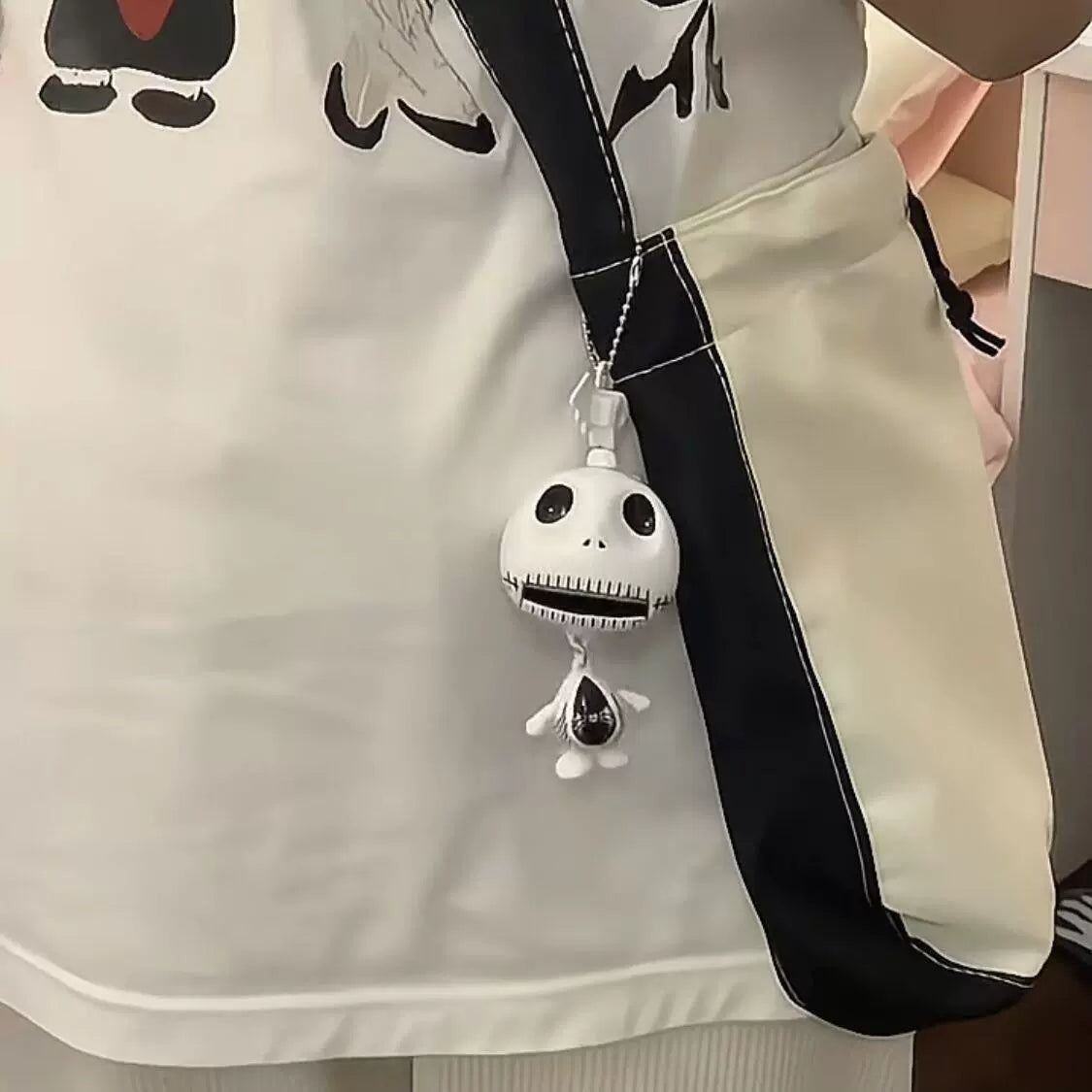 Halloween must-have fun pull wire funny pendant backpack skull keychain bag buckle student Halloween toy small gift