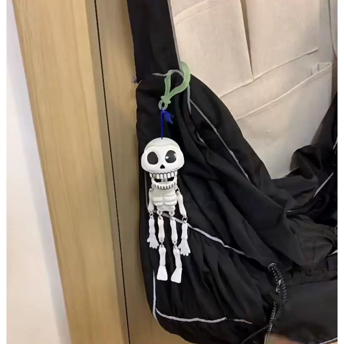 Halloween must-have fun pull wire funny pendant backpack skull keychain bag buckle student Halloween toy small gift