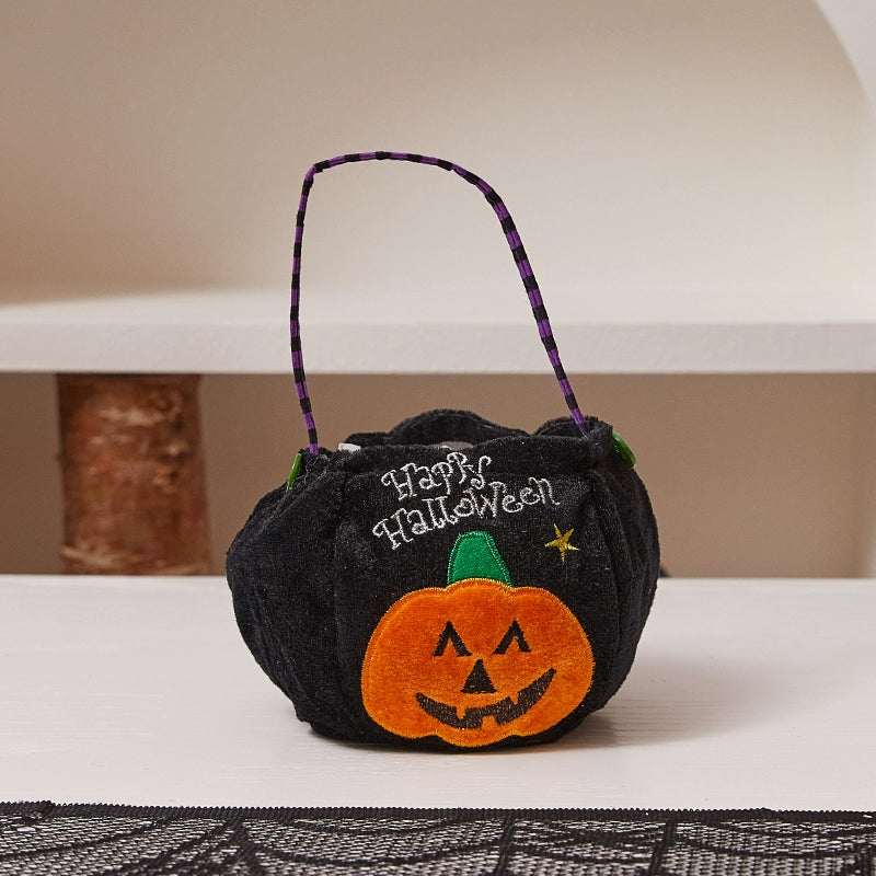 Halloween must-have small gifts, children's candy bags, buckets, kindergarten pumpkins, candy baskets, scene arrangement props